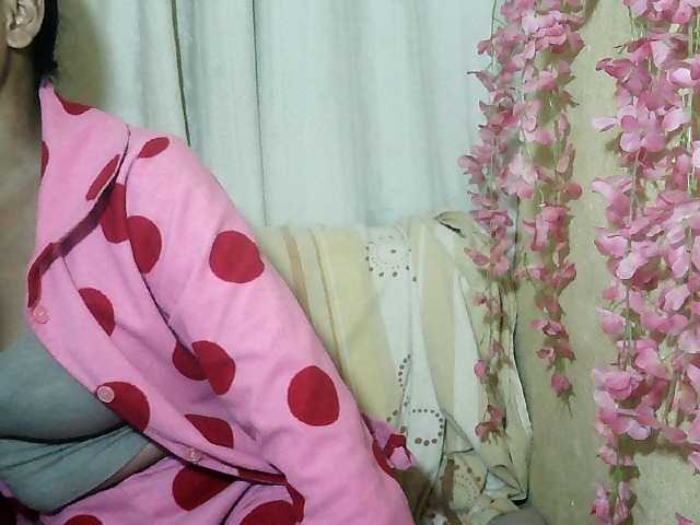 Pussy01lips live cam on BongaCams