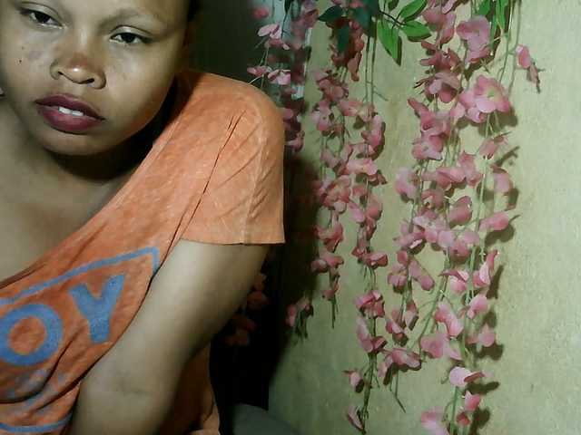 Pussy01lips live cam on BongaCams