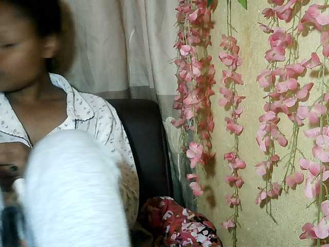 Pussy01lips live cam on BongaCams