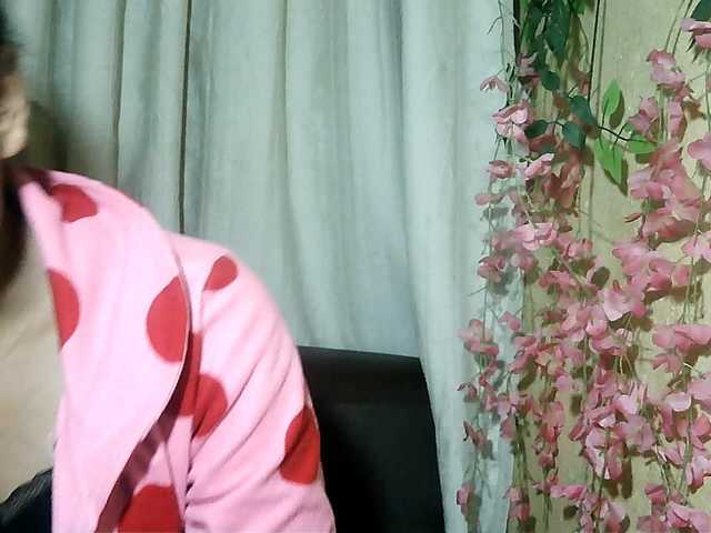 Pussy01lips live cam on BongaCams