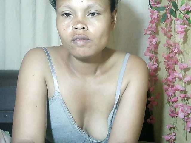 Pussy01lips's BongaCams show and profile