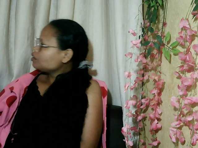 Pussy01lips live cam on BongaCams