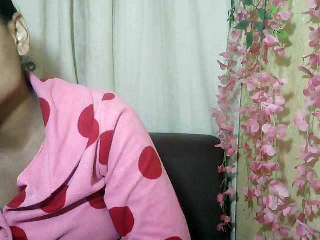 Pussy01lips live cam on BongaCams