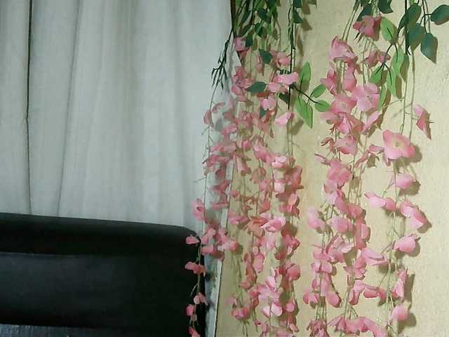 Pussy01lips live cam on BongaCams