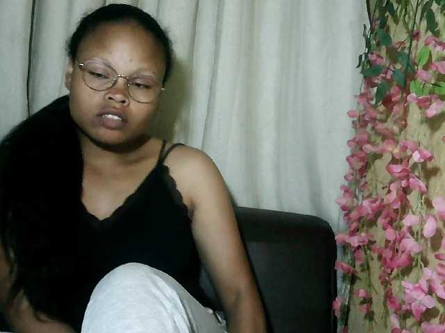 Pussy01lips live cam on BongaCams