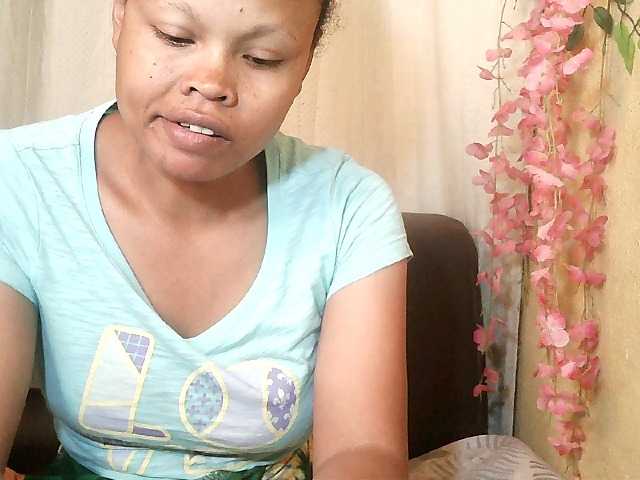 Pussy01lips live cam on BongaCams