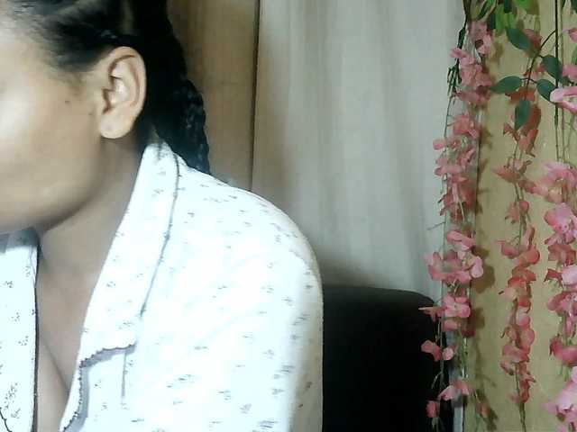 Pussy01lips live cam on BongaCams