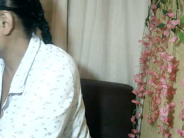 Pussy01lips live cam on BongaCams