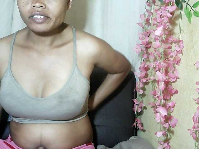 Pussy01lips's BongaCams show and profile