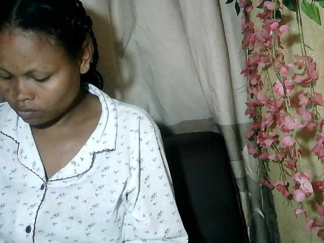 Pussy01lips live cam on BongaCams