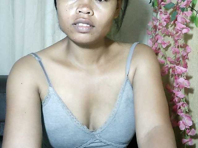 Pussy01lips's BongaCams show and profile