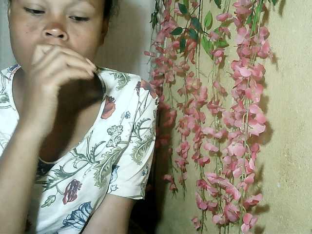Pussy01lips live cam on BongaCams