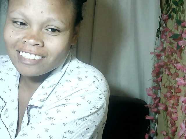 Pussy01lips live cam on BongaCams