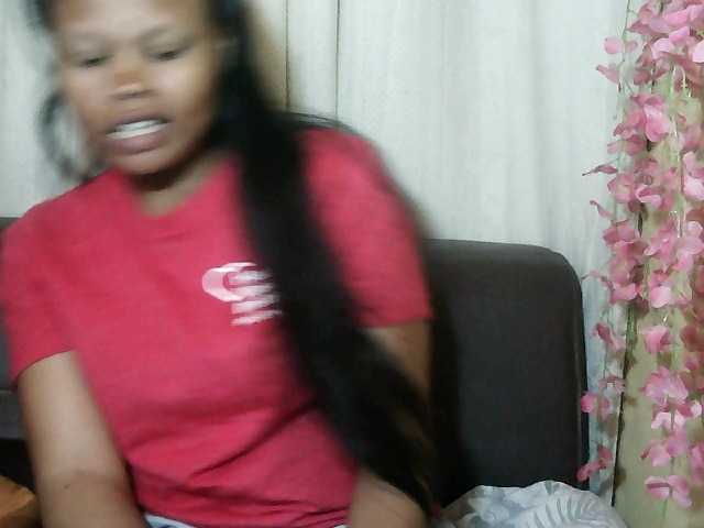 Pussy01lips live cam on BongaCams
