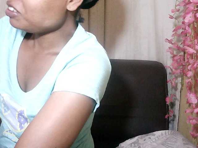 Pussy01lips live cam on BongaCams