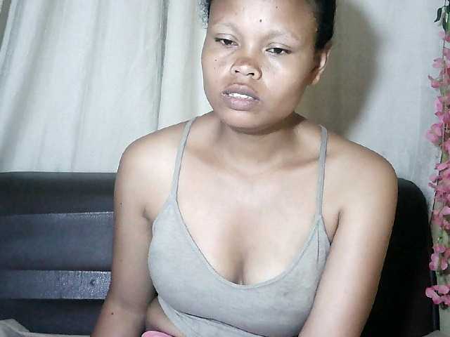 Pussy01lips's BongaCams show and profile