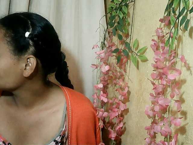 Pussy01lips live cam on BongaCams
