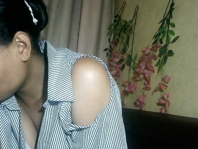 Pussy01lips live cam on BongaCams