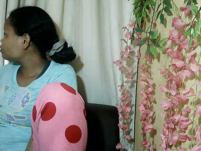 Pussy01lips live cam on BongaCams