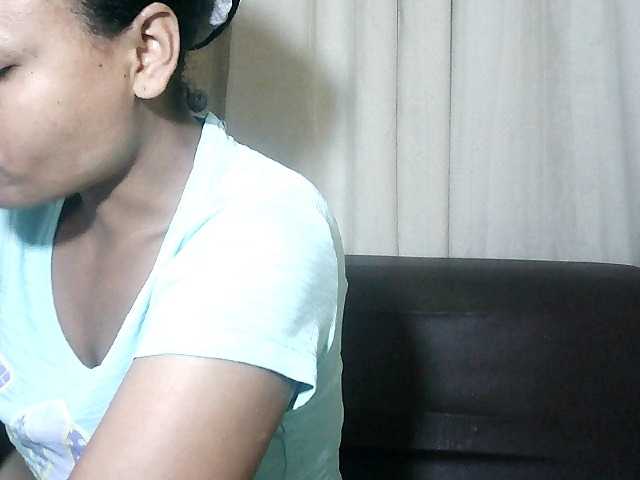 Pussy01lips live cam on BongaCams