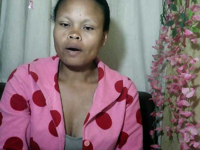 Pussy01lips live cam on BongaCams