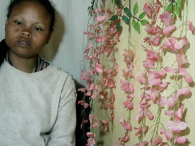 Pussy01lips live cam on BongaCams
