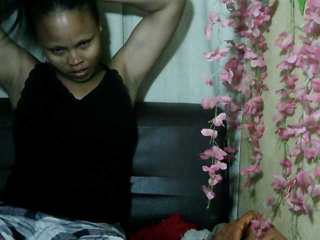 Pussy01lips live cam on BongaCams