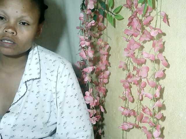 Pussy01lips live cam on BongaCams