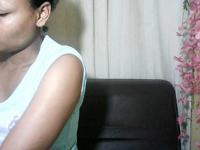 Pussy01lips live cam on BongaCams