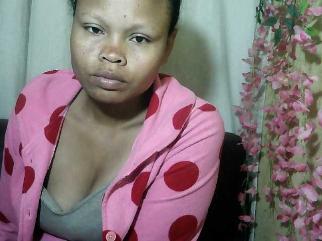 Pussy01lips live cam on BongaCams