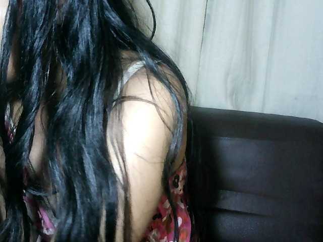 Pussy01lips's BongaCams show and profile