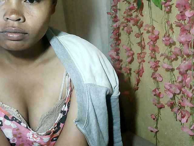 Pussy01lips live cam on BongaCams