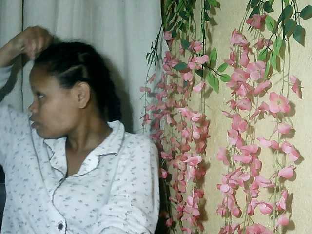 Pussy01lips live cam on BongaCams
