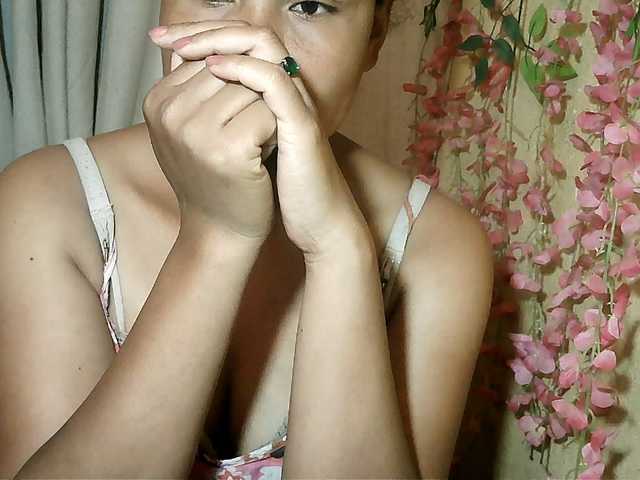 Pussy01lips live cam on BongaCams