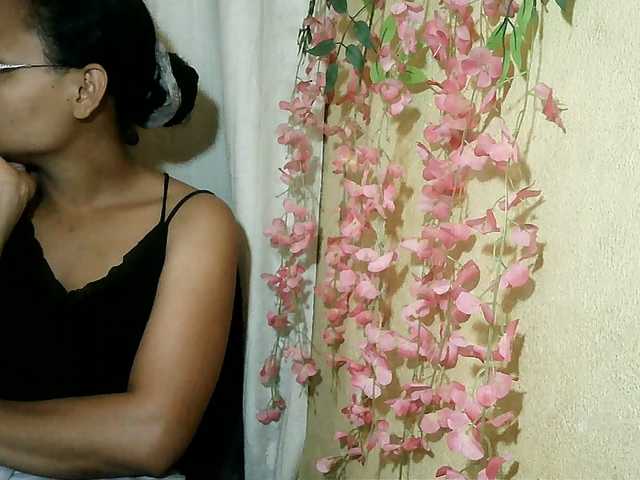 Pussy01lips live cam on BongaCams