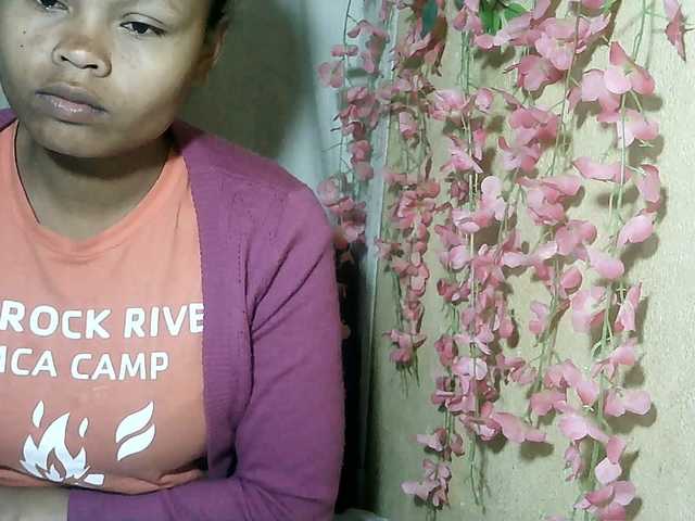 Pussy01lips live cam on BongaCams