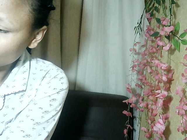 Pussy01lips live cam on BongaCams