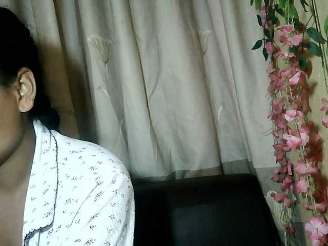 Pussy01lips live cam on BongaCams