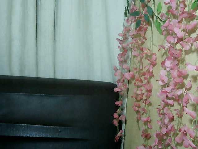 Pussy01lips live cam on BongaCams