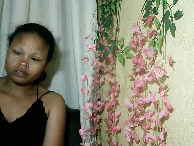 Pussy01lips live cam on BongaCams