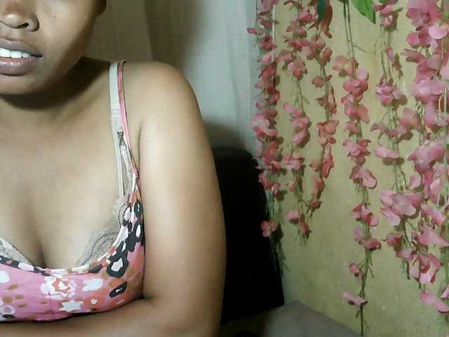 Pussy01lips live cam on BongaCams