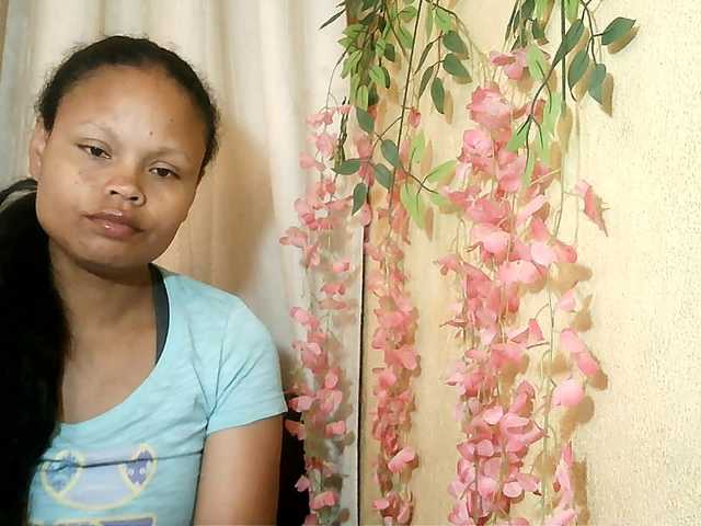 Pussy01lips live cam on BongaCams