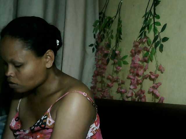 Pussy01lips live cam on BongaCams