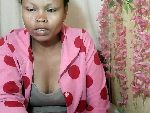 Pussy01lips live cam on BongaCams