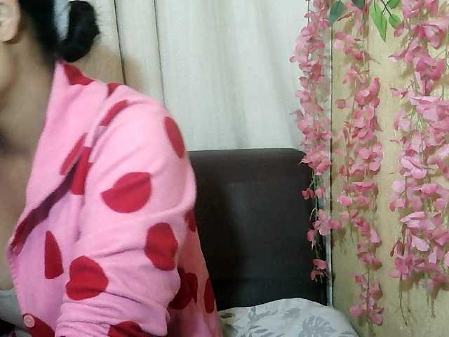 Pussy01lips live cam on BongaCams