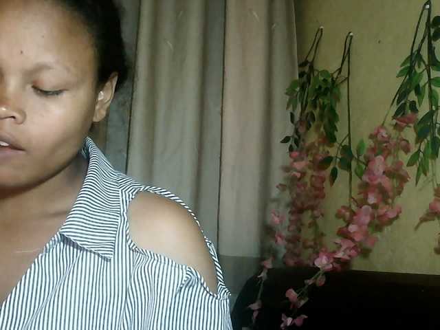 Pussy01lips, live now on BongaCams