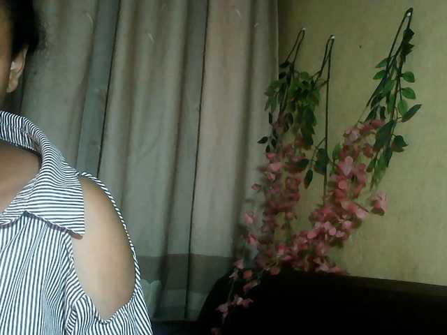 Pussy01lips live cam on BongaCams