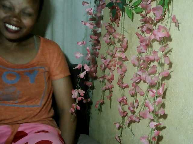 Pussy01lips live cam on BongaCams