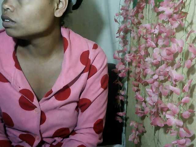 Pussy01lips live cam on BongaCams