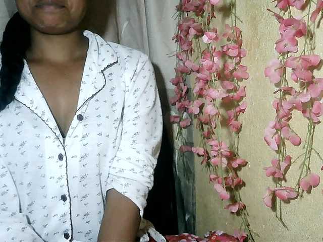 Pussy01lips live cam on BongaCams